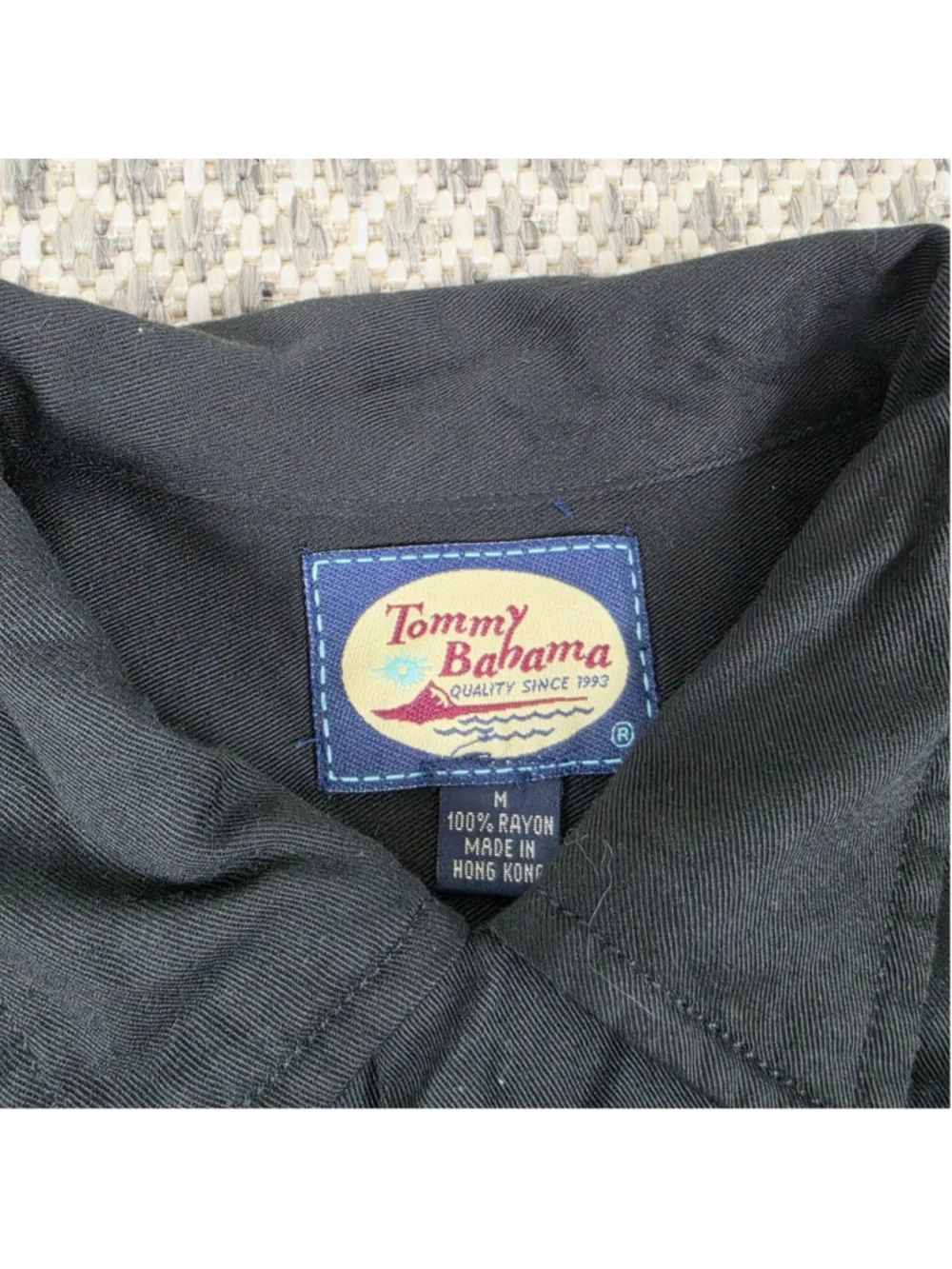 Vintage Tommy Bahama Relax Black Rayon Camp Shirt Embroidered Back Mens M - Picture 3 of 8